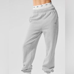 SOLD - Alo Accolade Sweatpant in Heather Gray size xxs